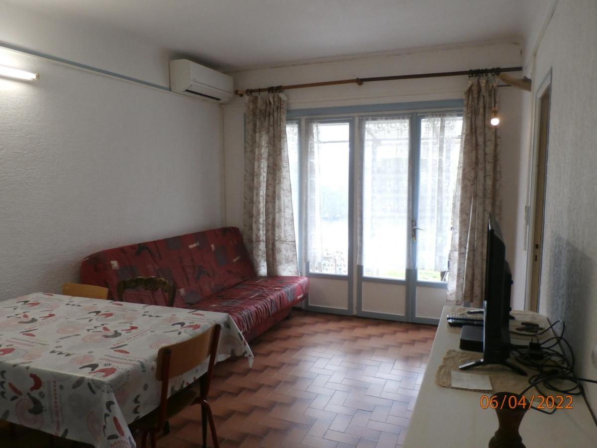 Location Dans Un Mas Avec Piscine Et Parking Apartment Argeles-sur-Mer Luaran gambar
